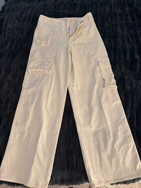 Aritzia TNA Mid-rise Cargo Pants in Off White, Size 10